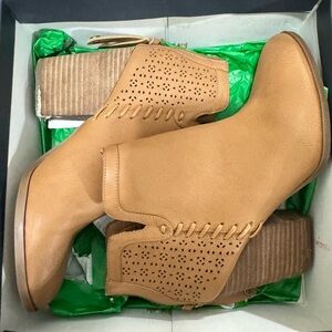 Tommy hilfiger tan boots